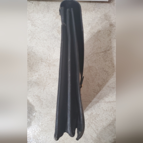 LV EPI BRIEFCASE (DAMAGE REPAIRED W/ DUCT TAPE, CORNER WEAR, TEAR ON SID… - Picture 3 of 16